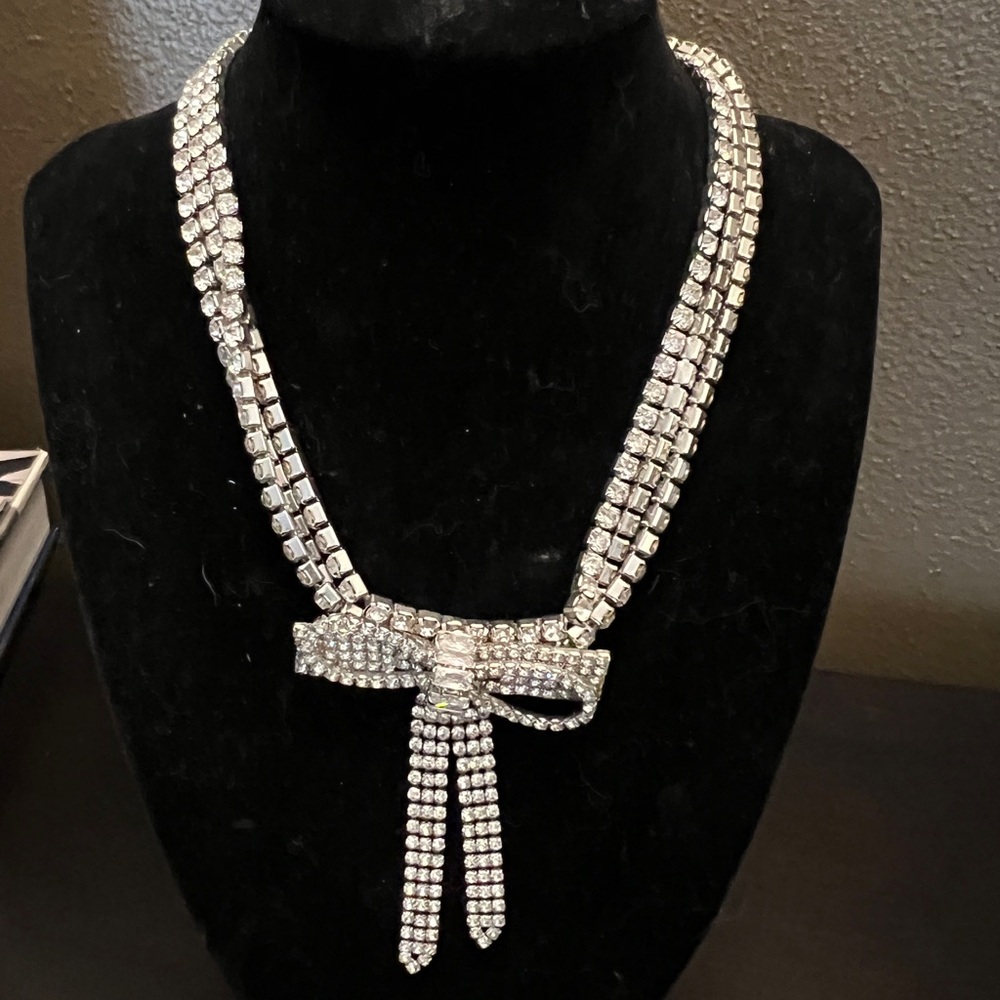 Christian Soriano Elegant Silver Crystal Bow Necklace